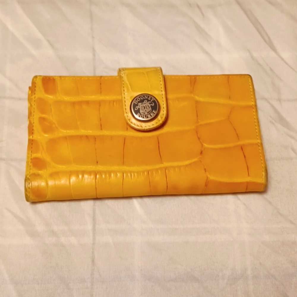 Dooney & Bourke wallet
